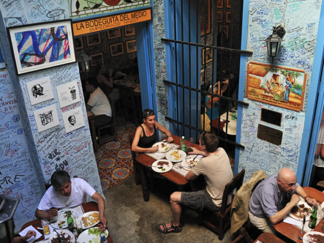 Attended by many celebrities since its opening in the early 1940s, La Bodeguita del Medio is said to have created the mojito, a famous cocktail from Cuba.